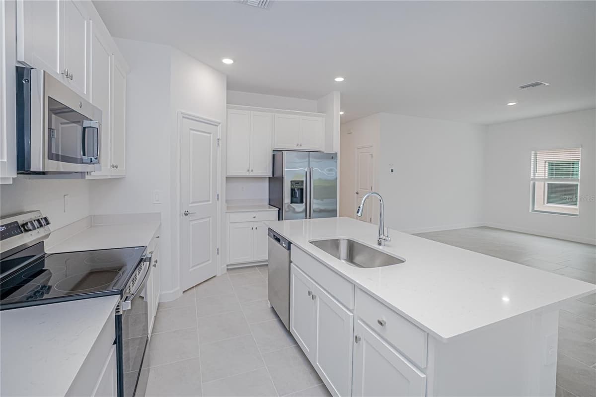 13314 GRASSMERE COURT — photo 16 of 57