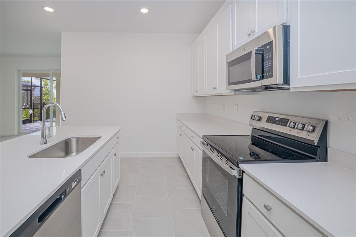 13314 GRASSMERE COURT — photo 15 of 57