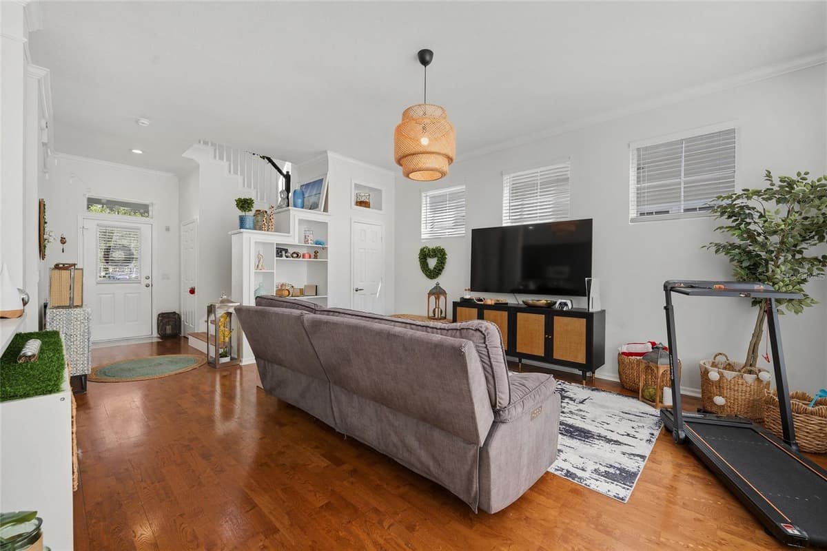 181 LONGVIEW AVE — photo 5 of 37