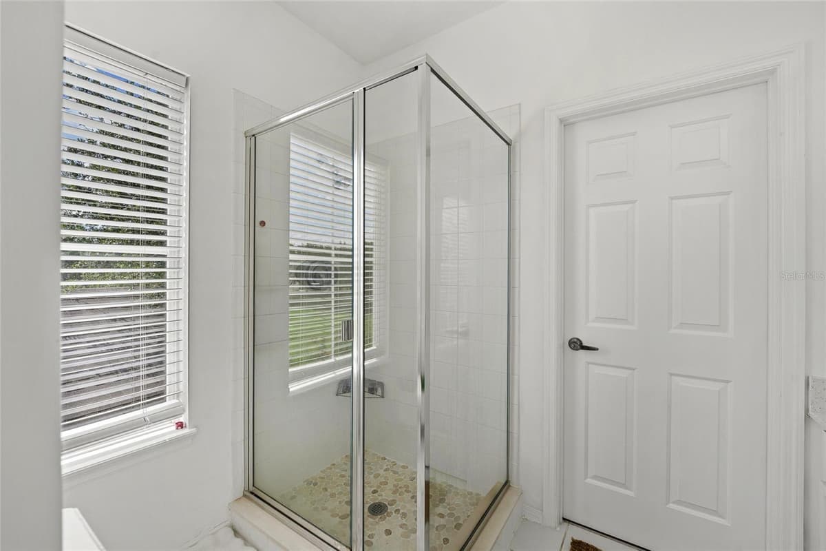 181 LONGVIEW AVE — photo 19 of 37