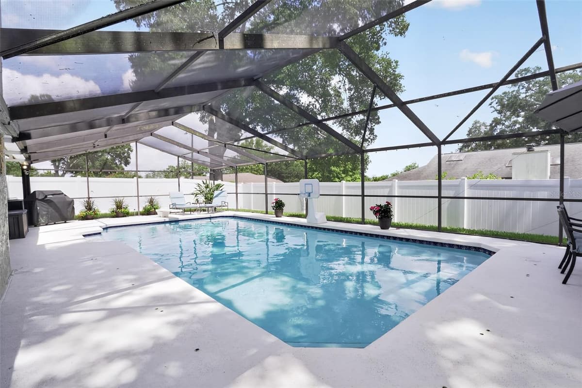 520 ASTRIA STREET — photo 8 of 31