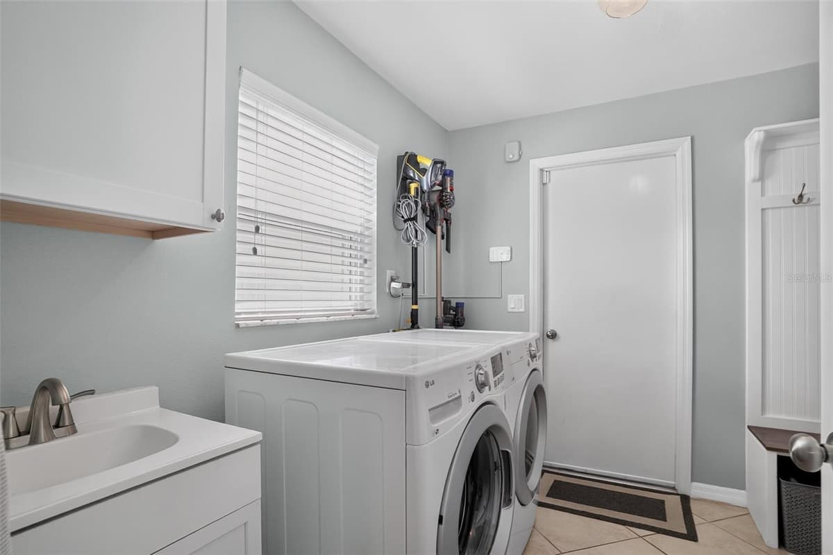 520 ASTRIA STREET — photo 26 of 31