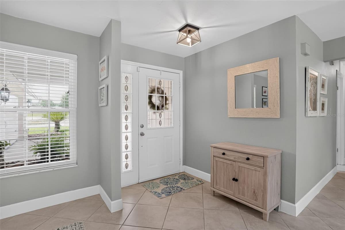 520 ASTRIA STREET — photo 4 of 31