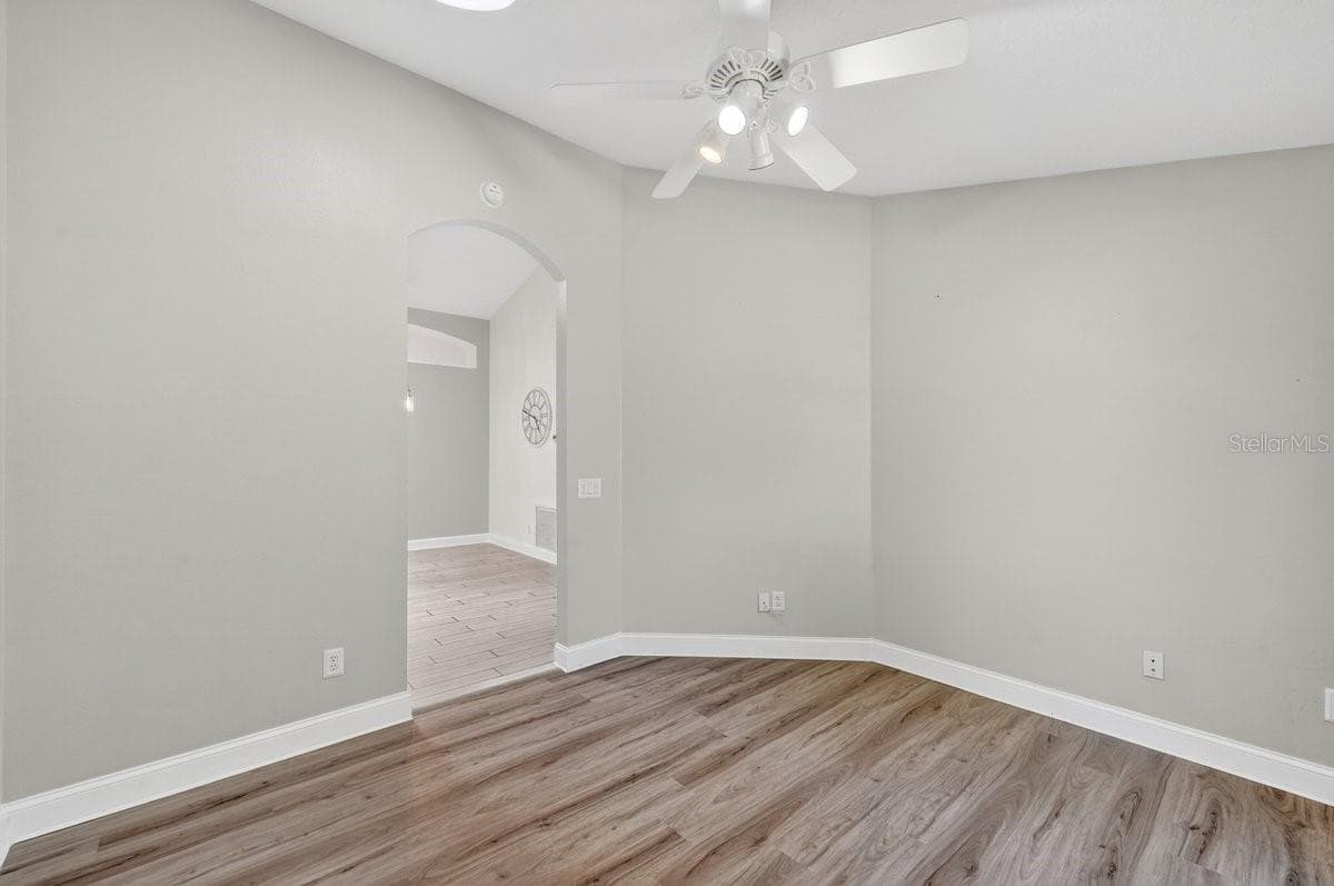614 JOHN THOMAS AVENUE — photo 21 of 48