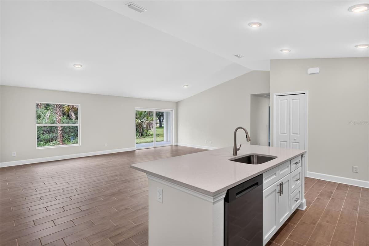 19112 RUSKIN AVENUE — photo 10 of 28