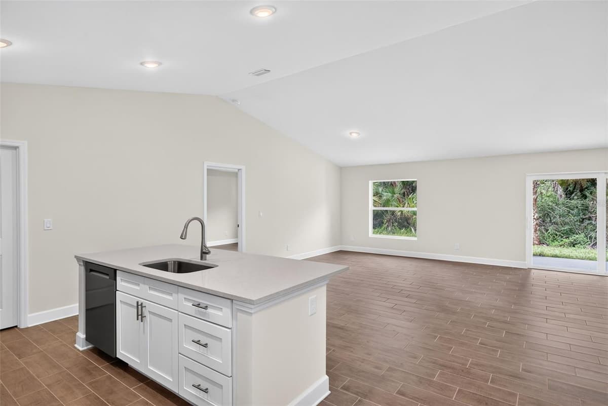 19112 RUSKIN AVENUE — photo 11 of 28