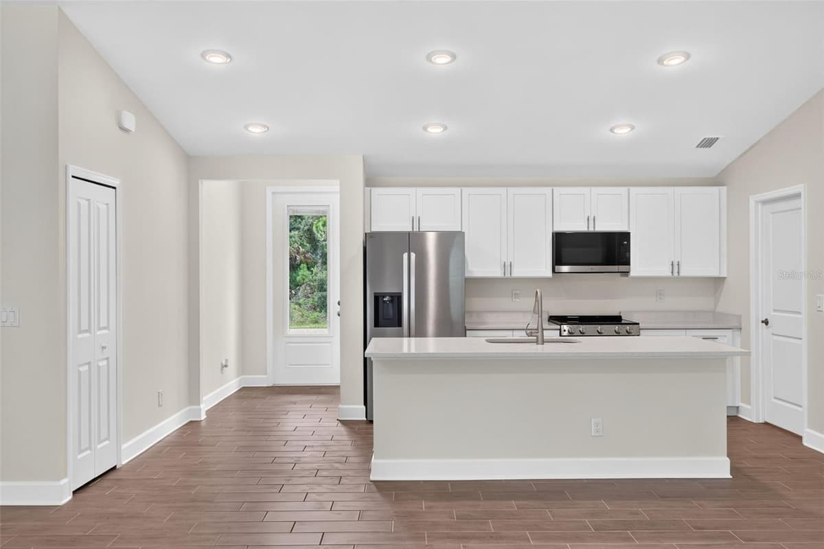 19112 RUSKIN AVENUE — photo 6 of 28