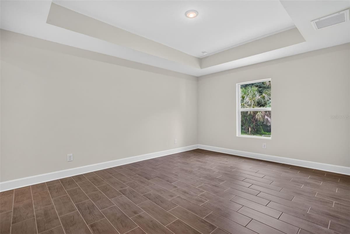 19112 RUSKIN AVENUE — photo 12 of 28
