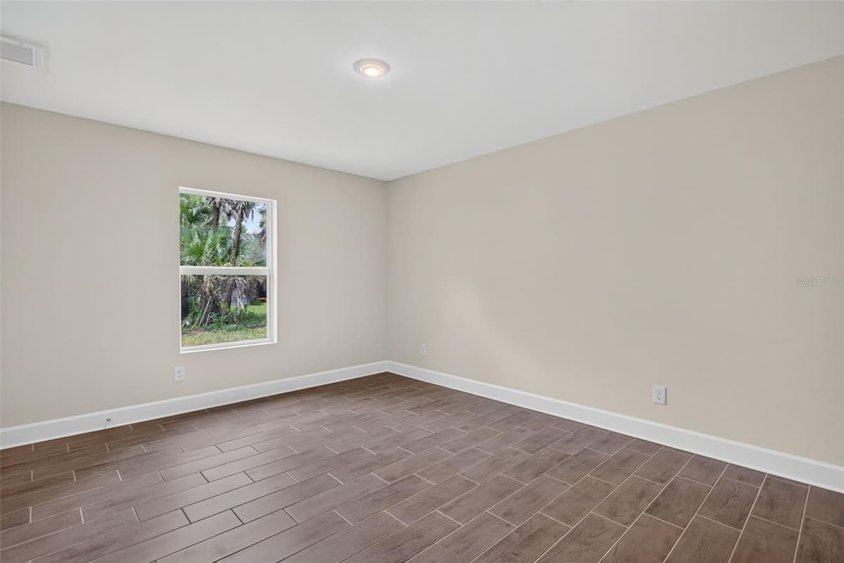 19112 RUSKIN AVENUE — photo 21 of 28