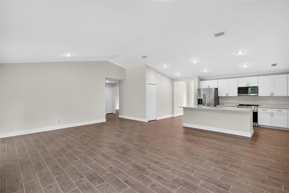 19112 RUSKIN AVENUE — photo 3 of 28