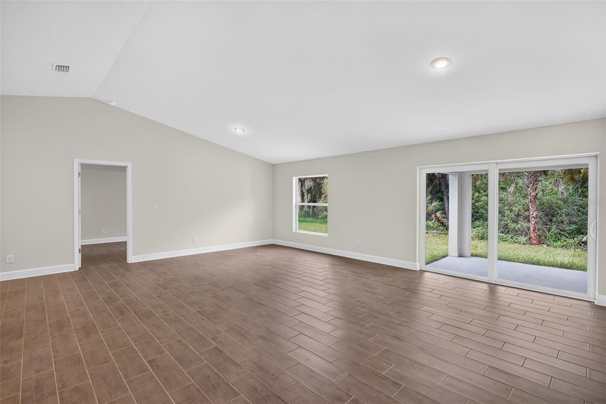 19112 RUSKIN AVENUE — photo 4 of 28