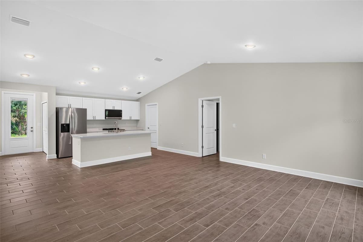 19112 RUSKIN AVENUE — photo 5 of 28