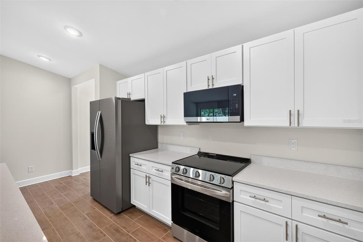 19112 RUSKIN AVENUE — photo 9 of 28