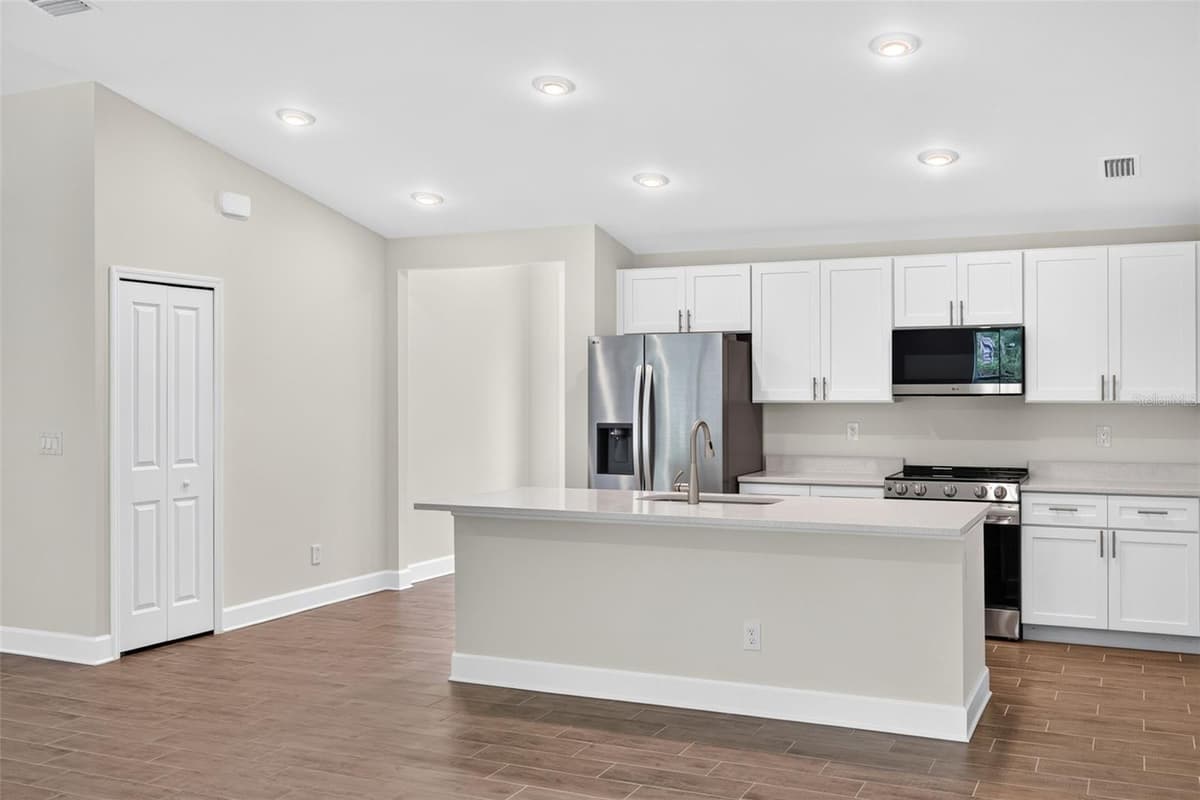 19112 RUSKIN AVENUE — photo 7 of 28