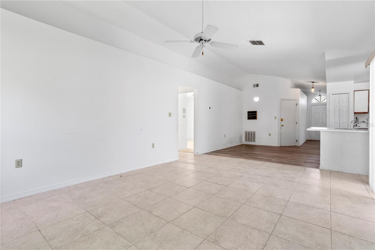 6828 WOODGRAIN COURT — photo 18 of 33