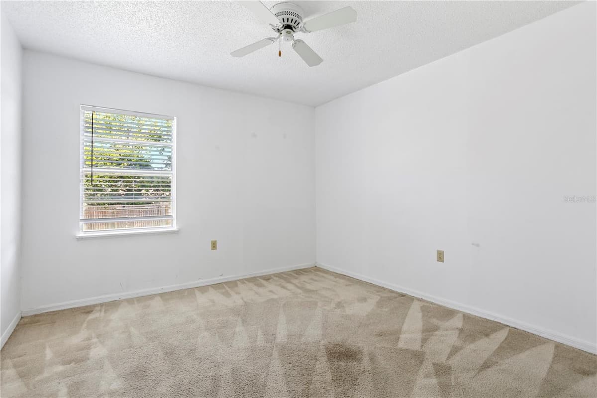 6828 WOODGRAIN COURT — photo 23 of 33