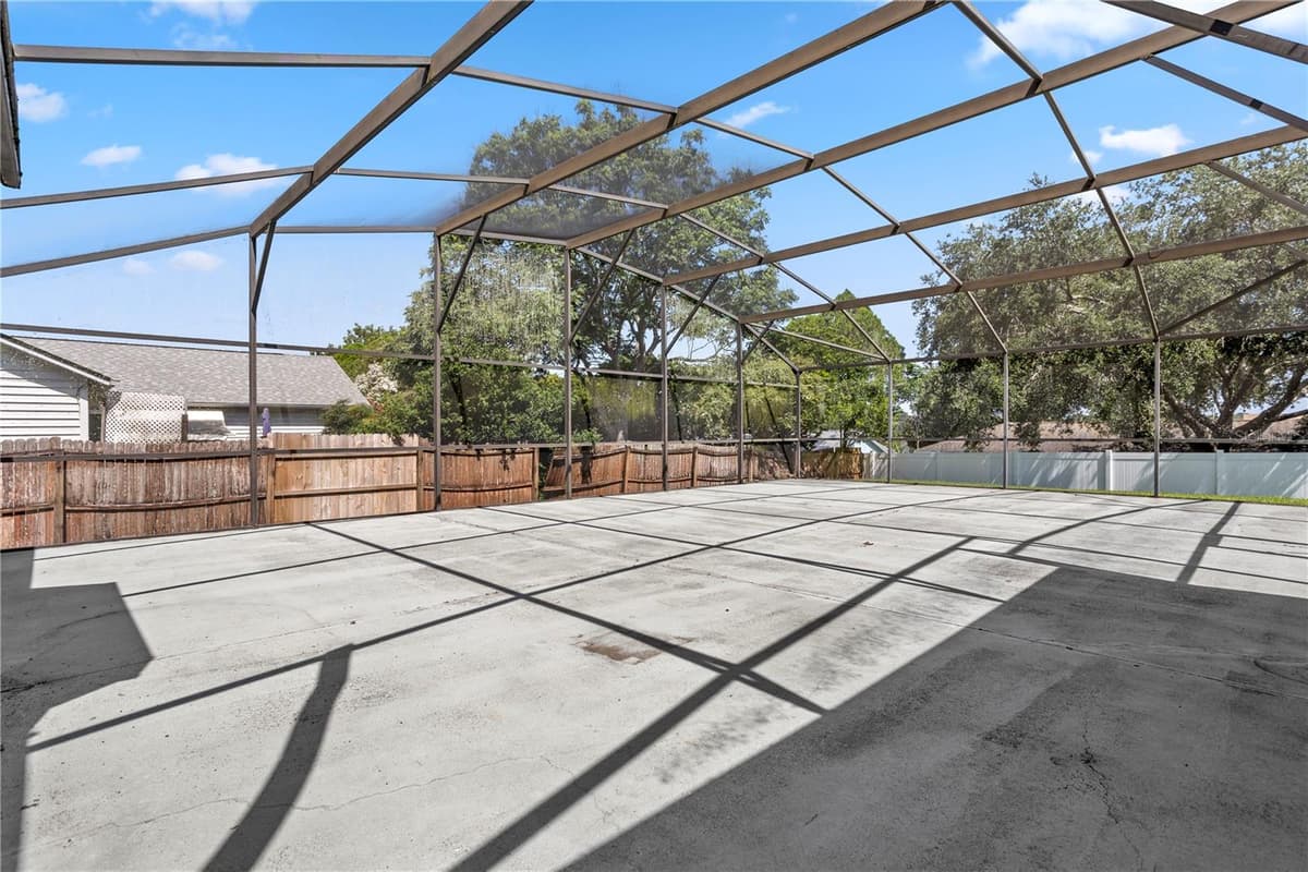 6828 WOODGRAIN COURT — photo 29 of 33
