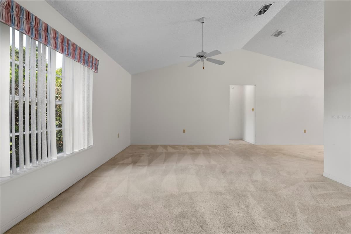 6828 WOODGRAIN COURT — photo 6 of 33