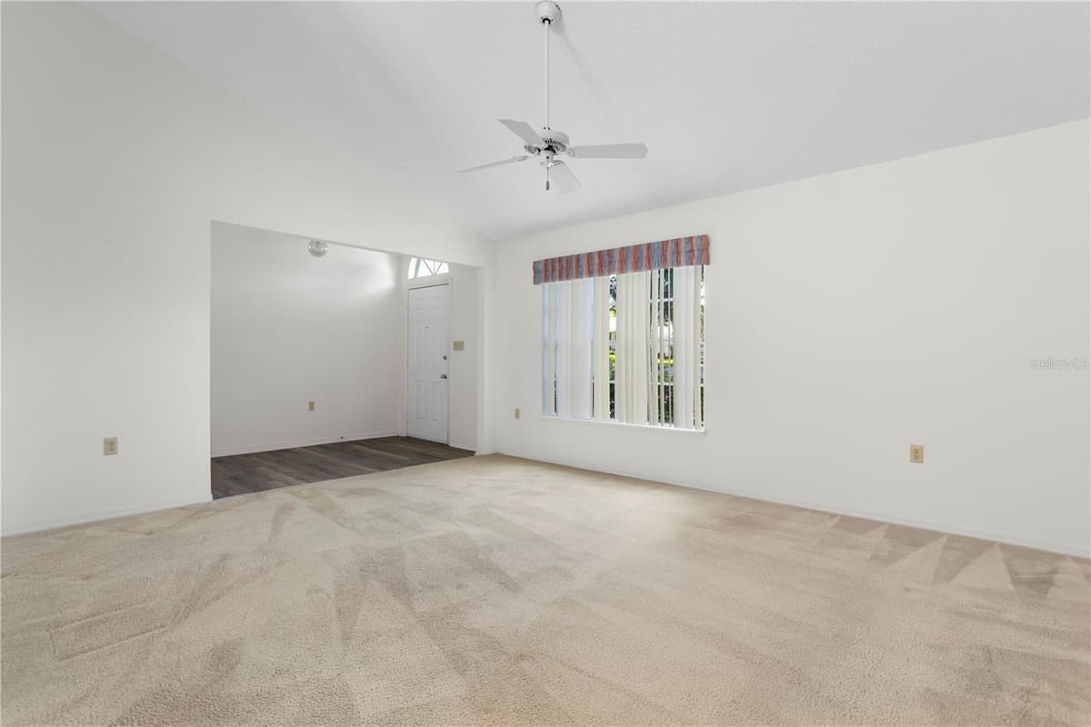 6828 WOODGRAIN COURT — photo 7 of 33