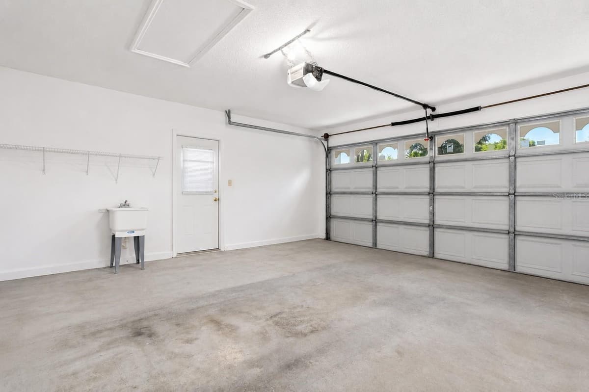 6828 WOODGRAIN COURT — photo 27 of 33