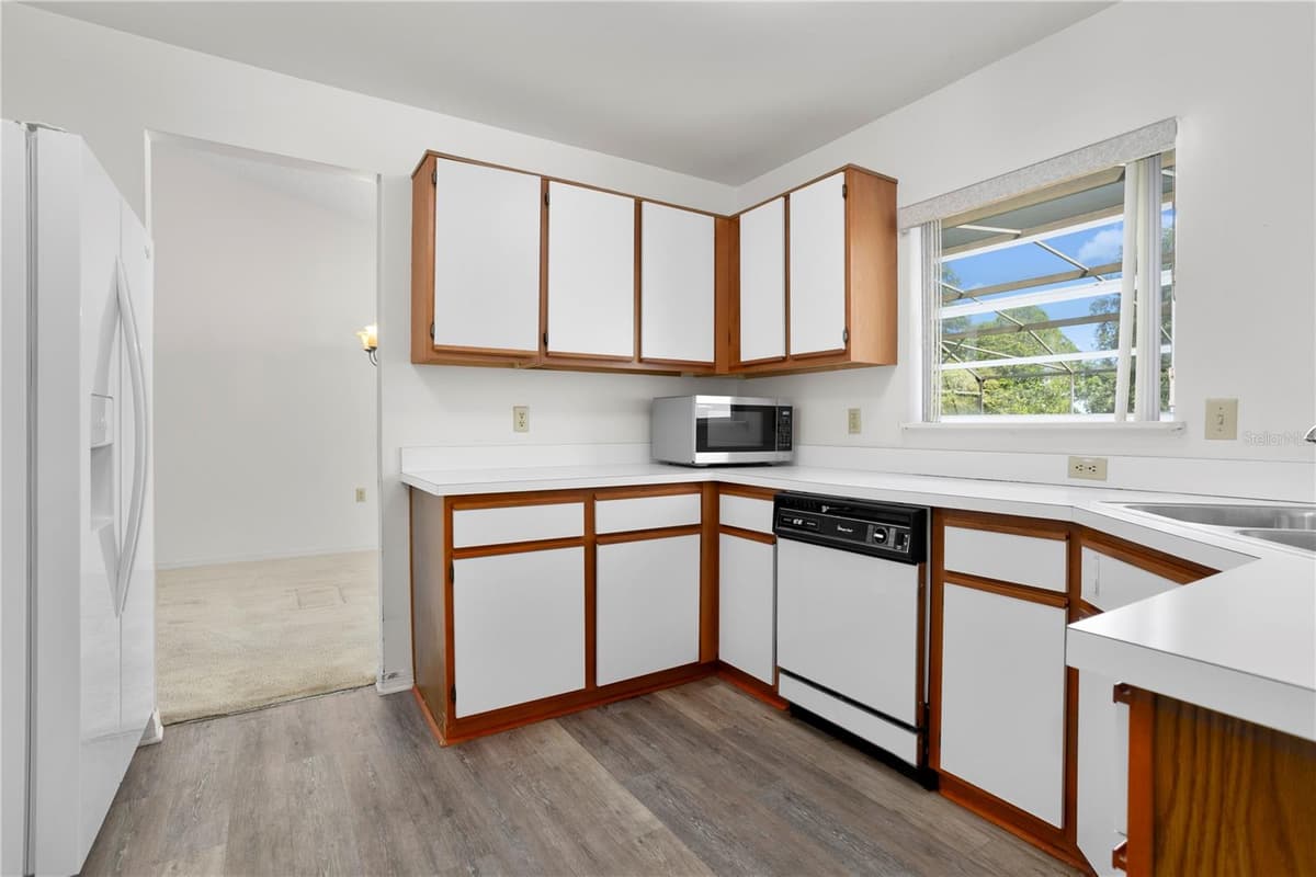 6828 WOODGRAIN COURT — photo 12 of 33