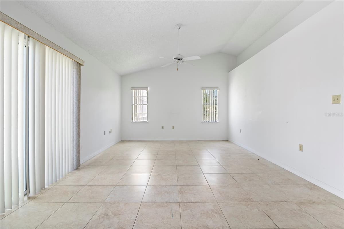 6828 WOODGRAIN COURT — photo 16 of 33
