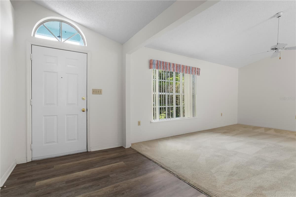 6828 WOODGRAIN COURT — photo 5 of 33