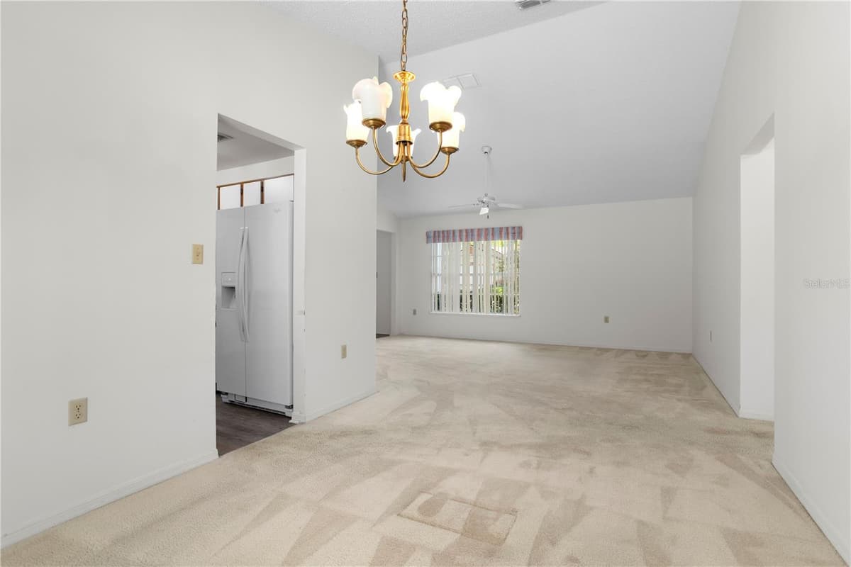 6828 WOODGRAIN COURT — photo 10 of 33