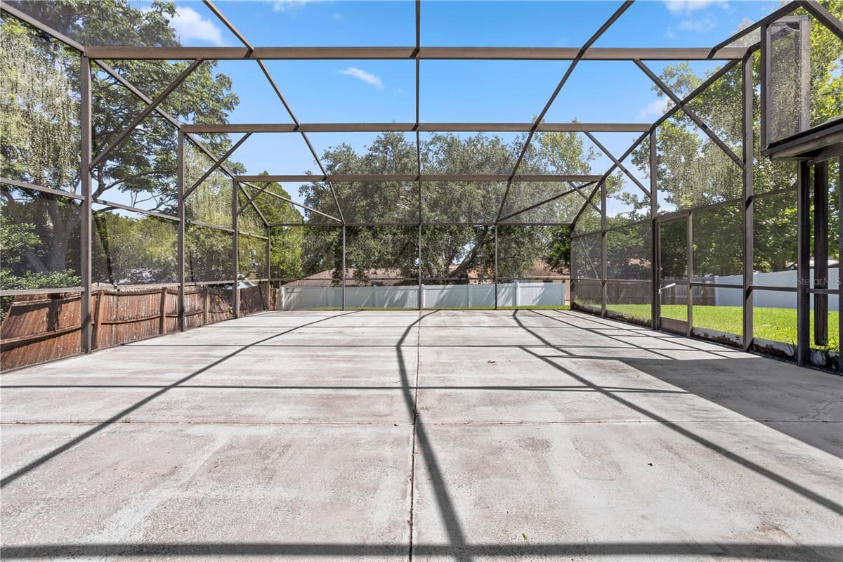 6828 WOODGRAIN COURT — photo 30 of 33