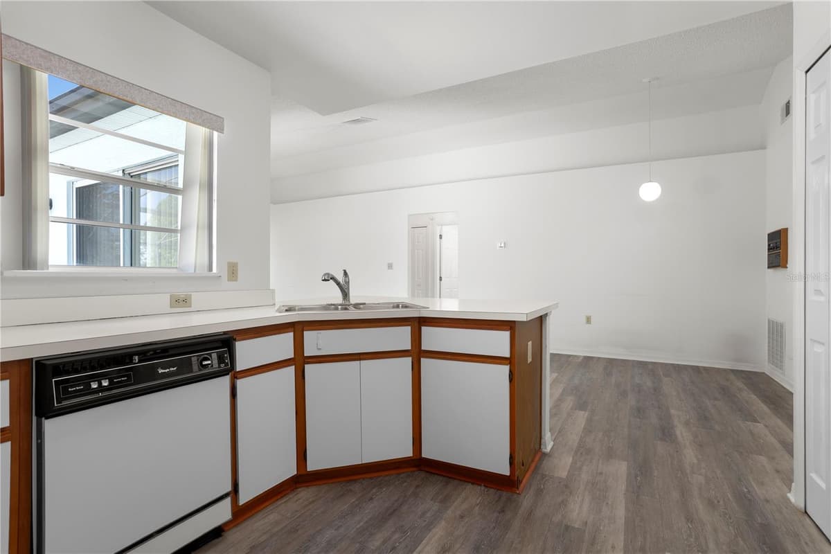6828 WOODGRAIN COURT — photo 14 of 33