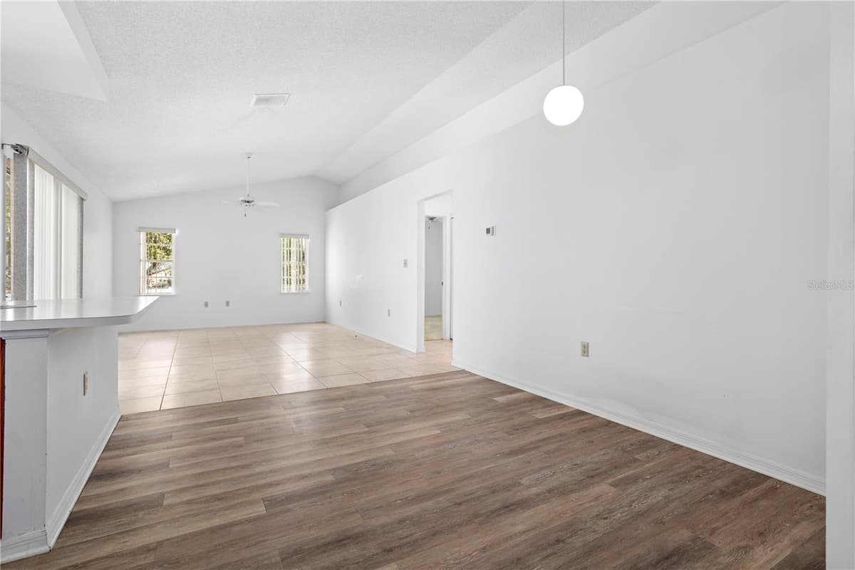 6828 WOODGRAIN COURT — photo 17 of 33