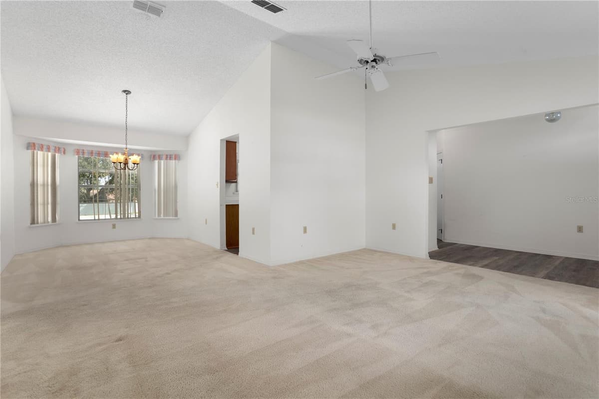 6828 WOODGRAIN COURT — photo 8 of 33