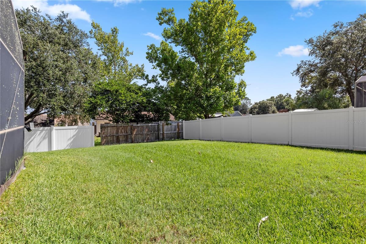 6828 WOODGRAIN COURT — photo 32 of 33