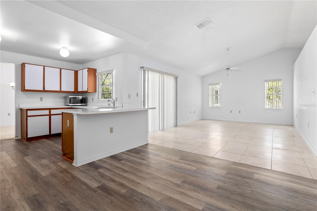6828 WOODGRAIN COURT — photo 15 of 33
