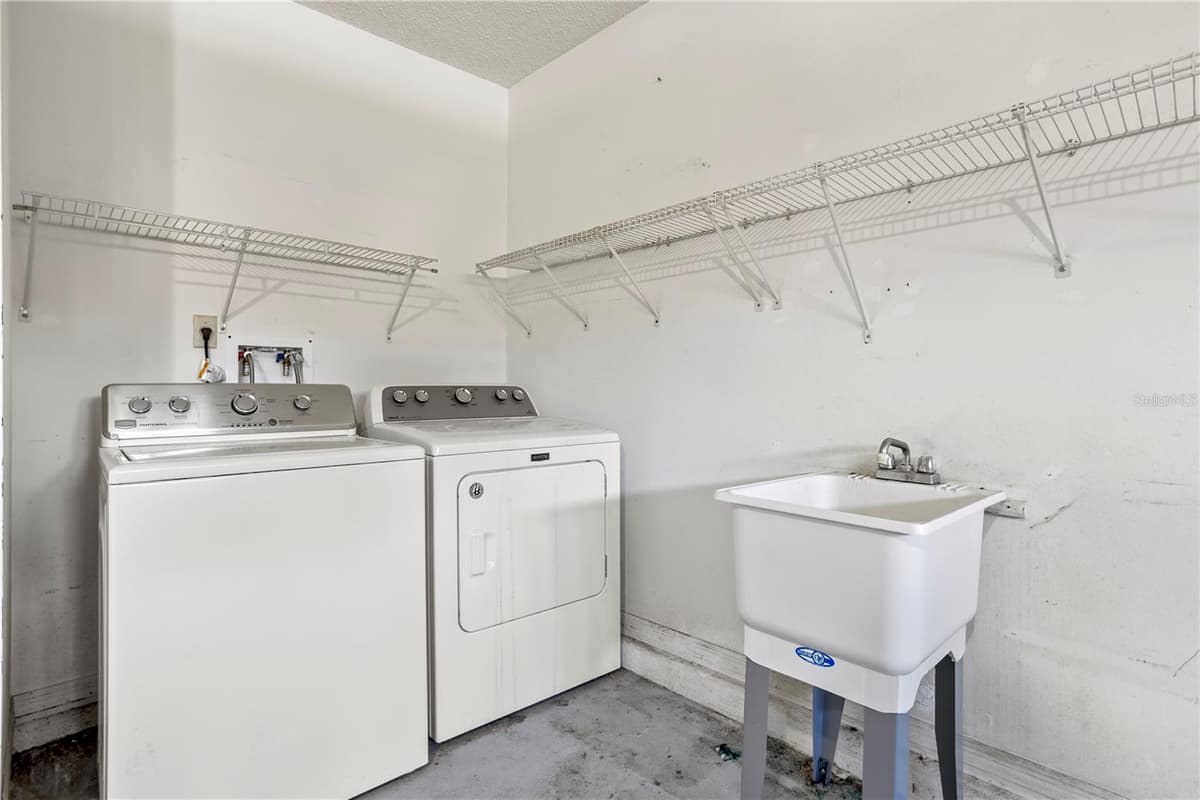 6828 WOODGRAIN COURT — photo 28 of 33