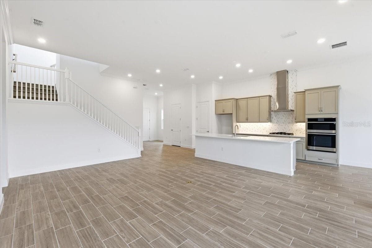 911 SIGNET DRIVE — photo 7 of 29