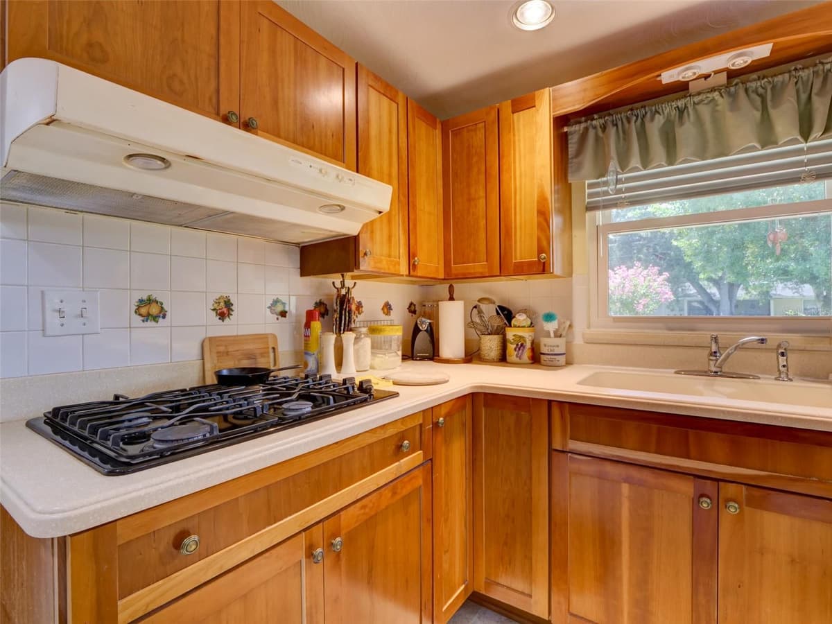 314 YORK STREET — photo 6 of 48