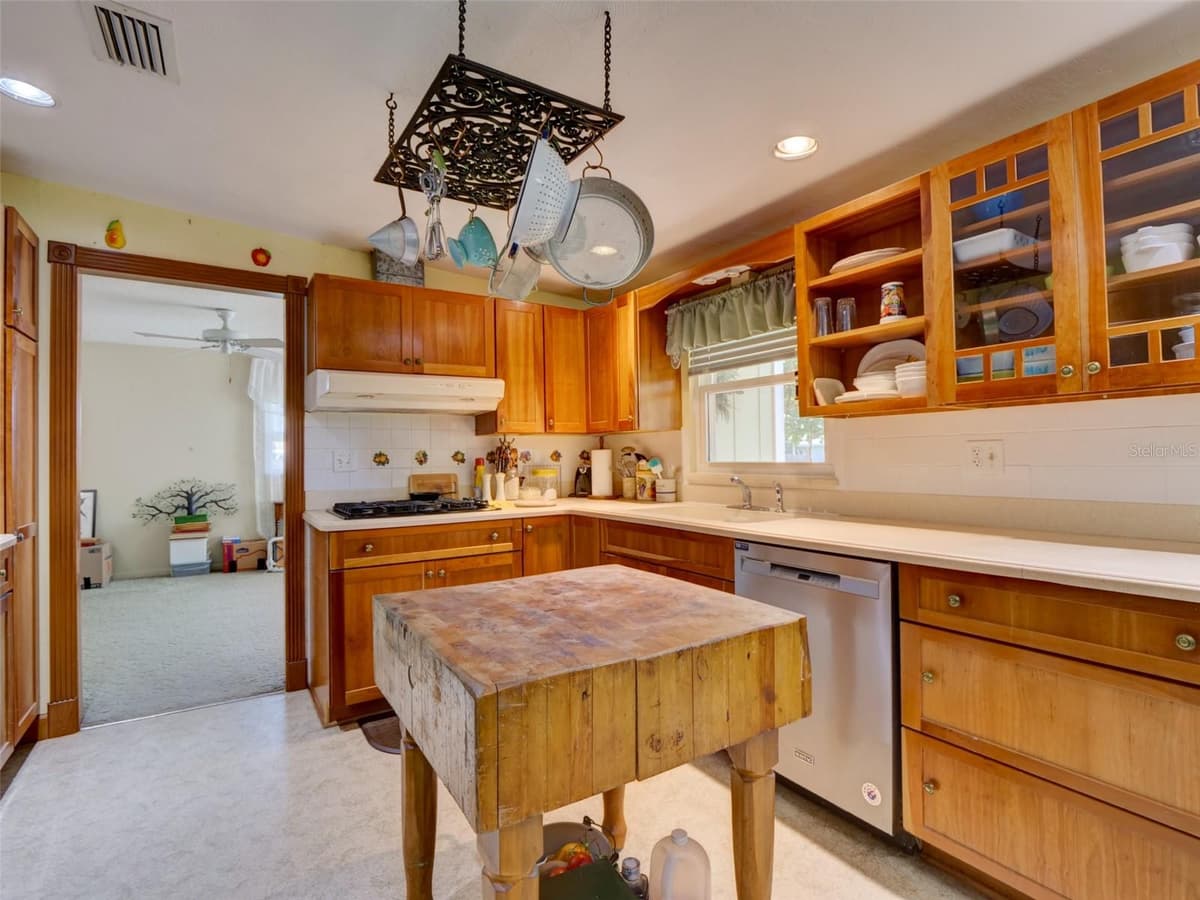 314 YORK STREET — photo 9 of 48
