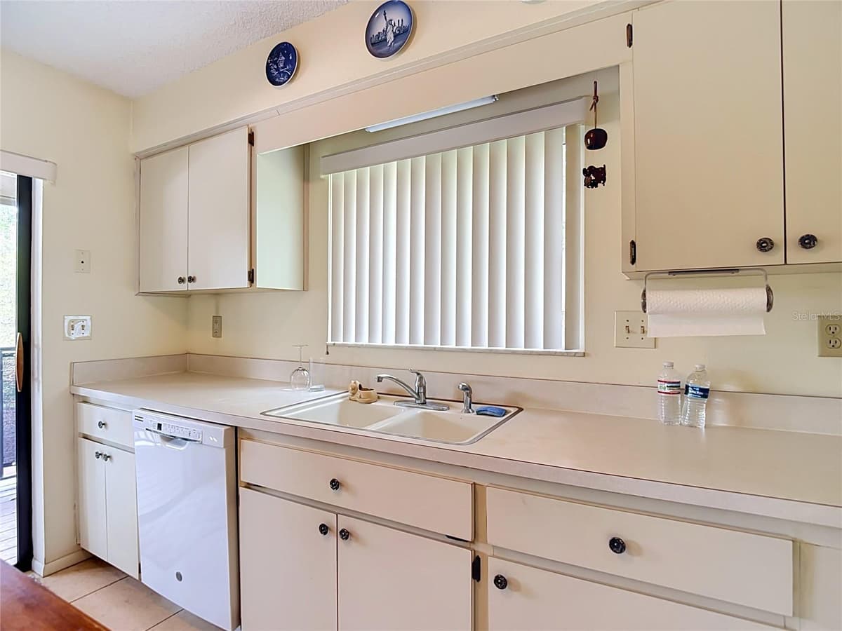 13010 WEDGEWOOD WAY — photo 7 of 81
