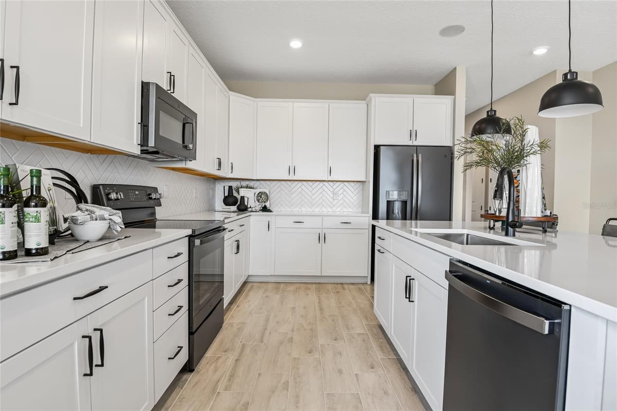 6398 CLOVER STREET — photo 7 of 19