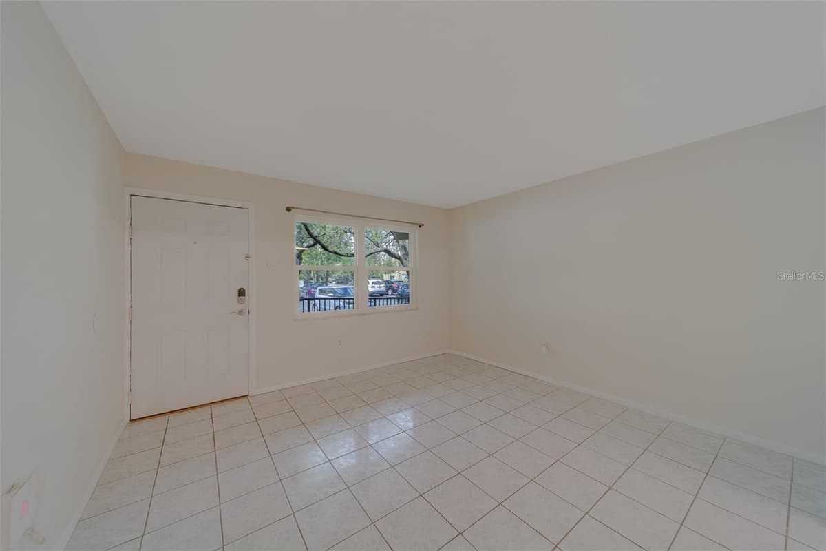2500 HARN BOULEVARD — photo 3 of 20