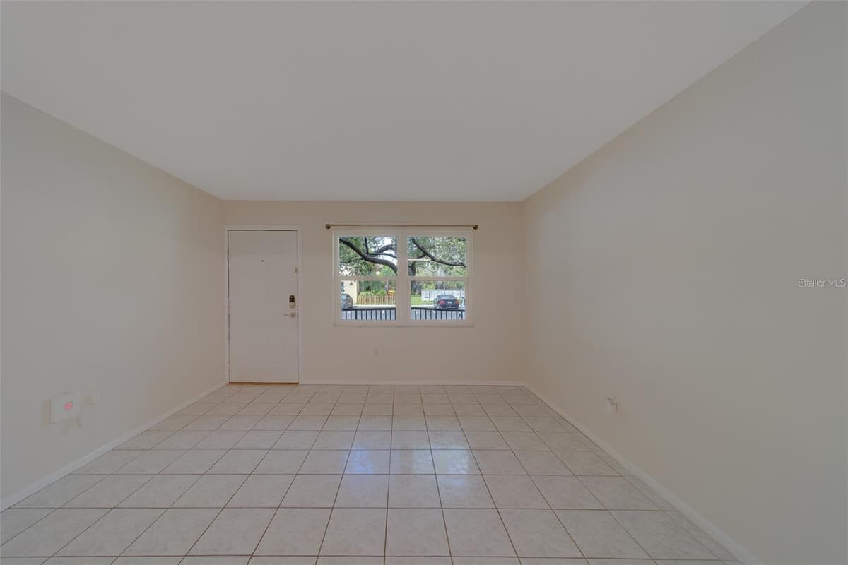 2500 HARN BOULEVARD — photo 4 of 20