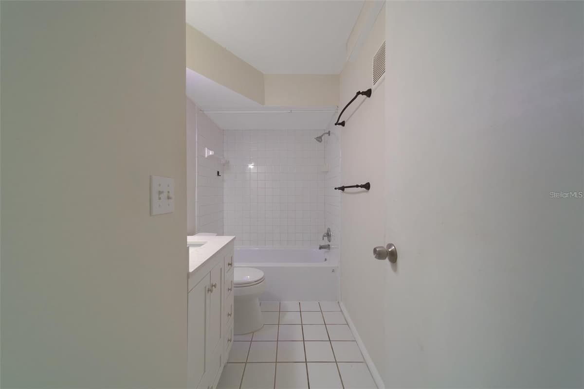 2500 HARN BOULEVARD — photo 14 of 20
