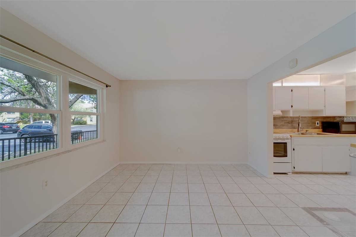 2500 HARN BOULEVARD — photo 2 of 20