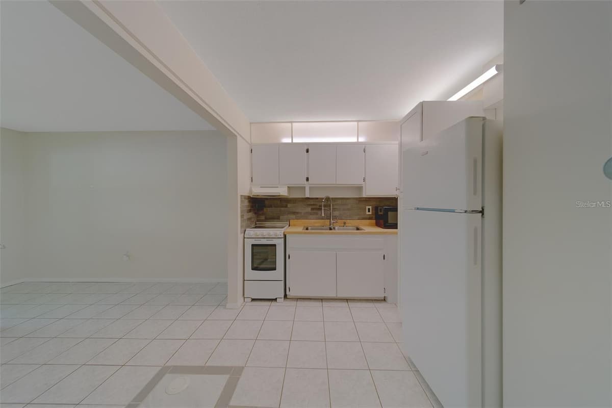 2500 HARN BOULEVARD — photo 10 of 20
