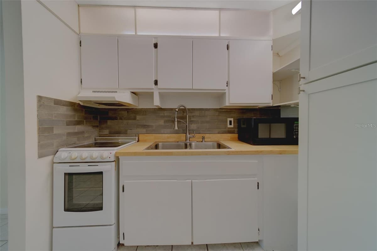 2500 HARN BOULEVARD — photo 8 of 20