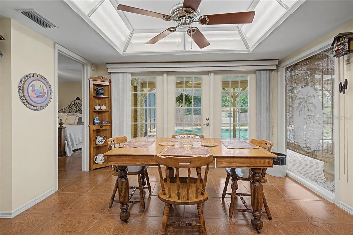 3901 BUTTONWOOD COURT — photo 17 of 54
