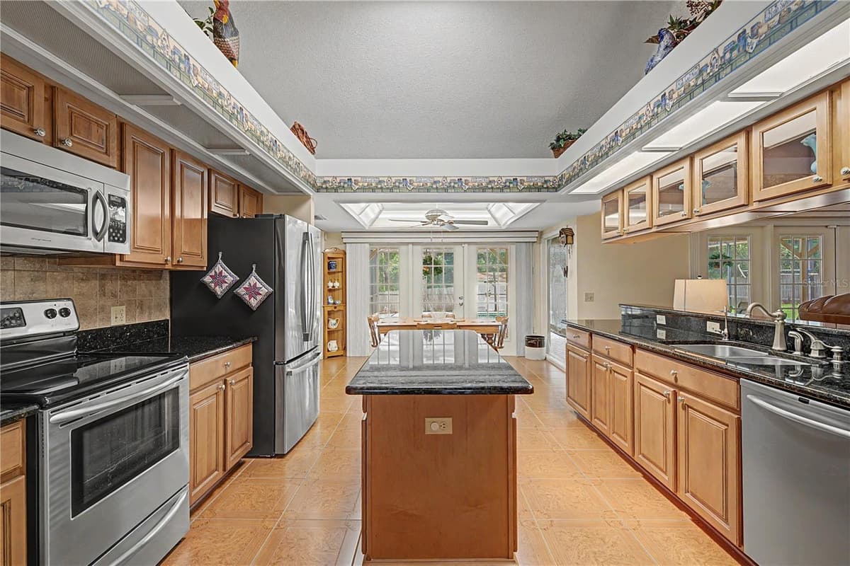 3901 BUTTONWOOD COURT — photo 15 of 54
