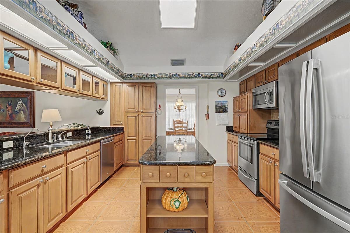 3901 BUTTONWOOD COURT — photo 13 of 54