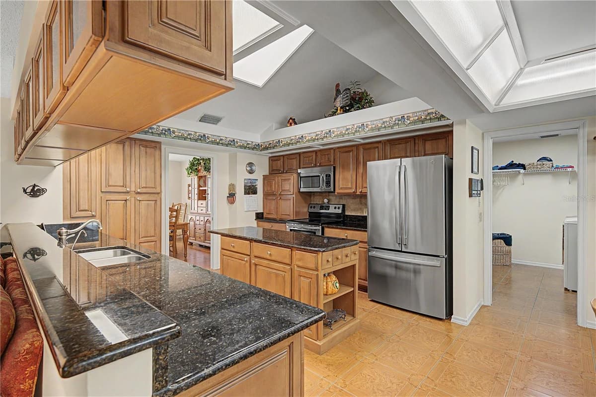 3901 BUTTONWOOD COURT — photo 14 of 54